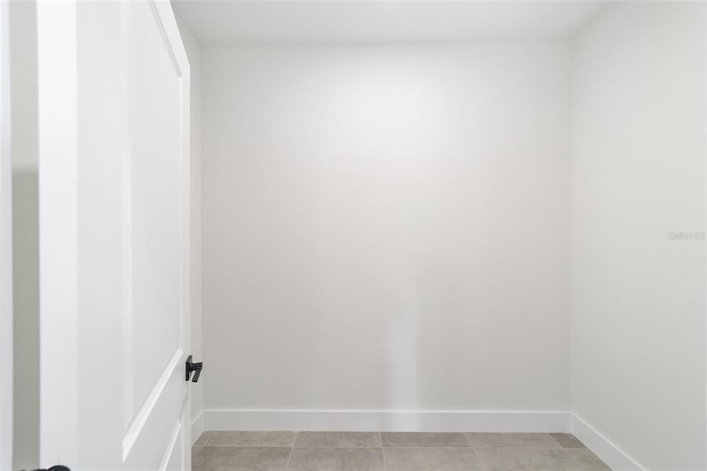 For Rent: $2,350 (4 beds, 2 baths, 1571 Square Feet)