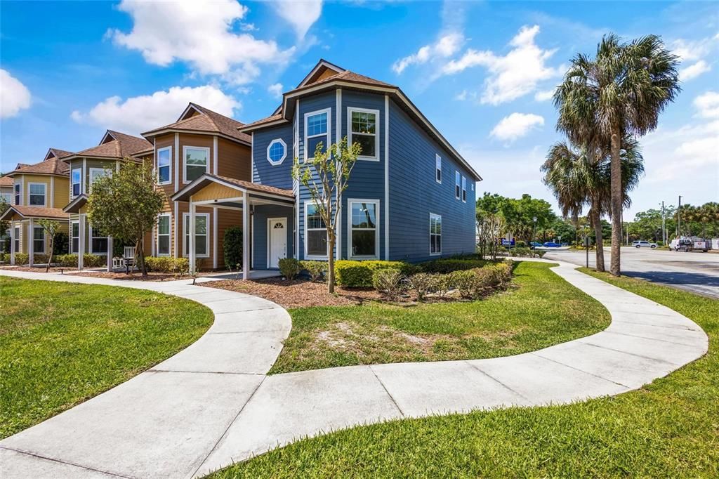 For Rent: $2,600 (4 beds, 3 baths, 1996 Square Feet)