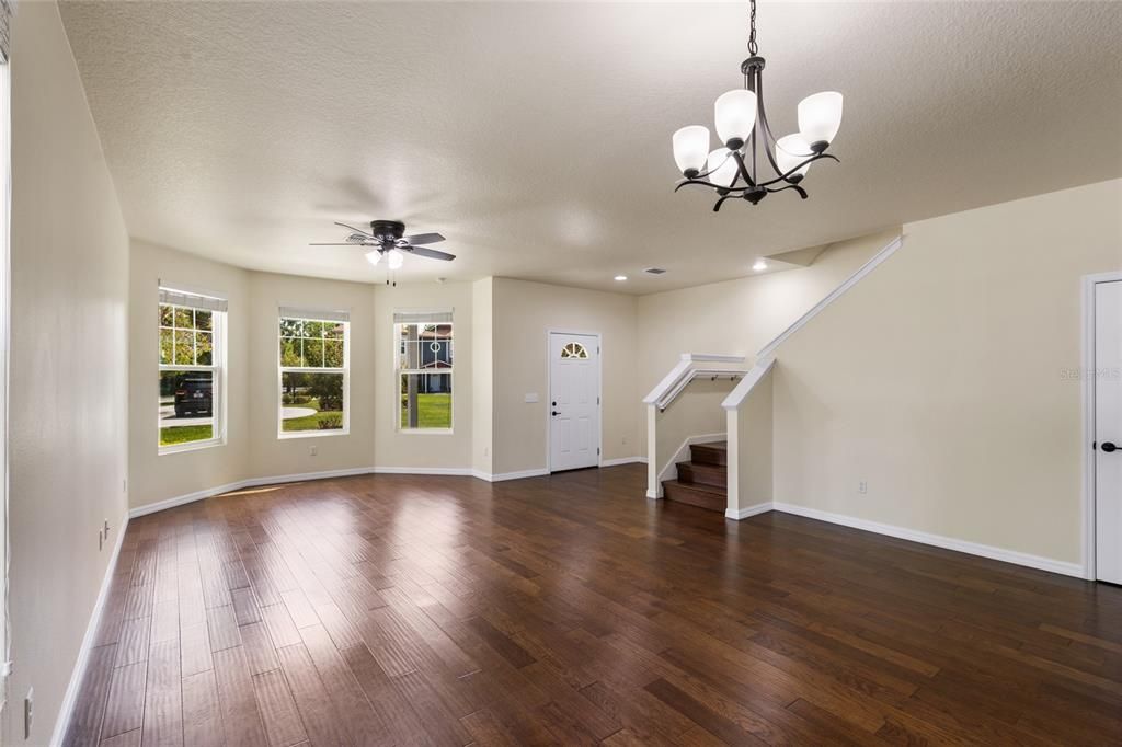For Rent: $2,600 (4 beds, 3 baths, 1996 Square Feet)