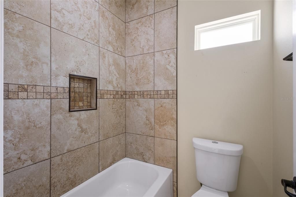 For Rent: $2,600 (4 beds, 3 baths, 1996 Square Feet)