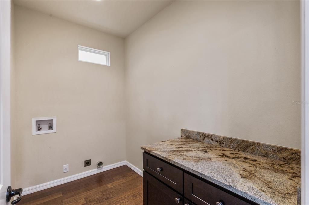 For Rent: $2,600 (4 beds, 3 baths, 1996 Square Feet)