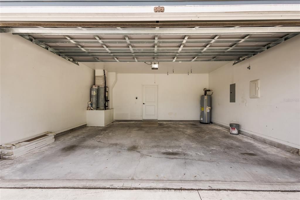 For Rent: $2,600 (4 beds, 3 baths, 1996 Square Feet)