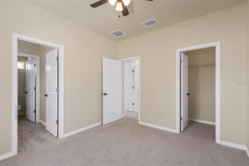 For Rent: $2,600 (4 beds, 3 baths, 1996 Square Feet)