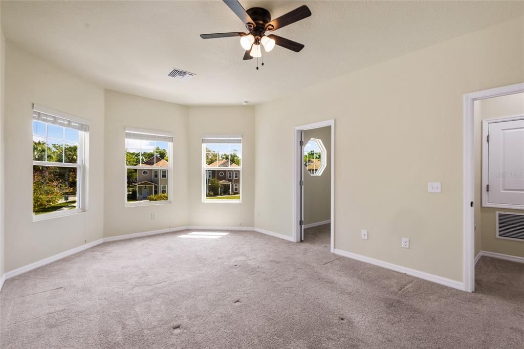 For Rent: $2,600 (4 beds, 3 baths, 1996 Square Feet)