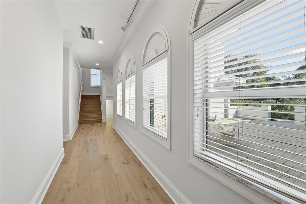 For Sale: $2,695,000 (5 beds, 6 baths, 7639 Square Feet)