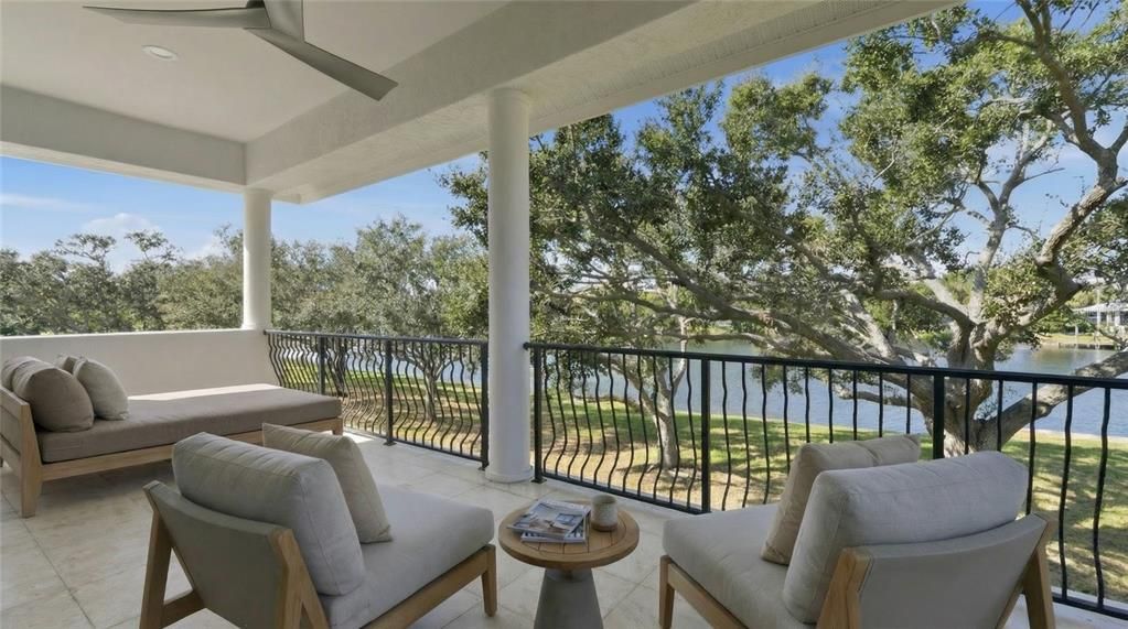 For Sale: $2,695,000 (5 beds, 6 baths, 7639 Square Feet)