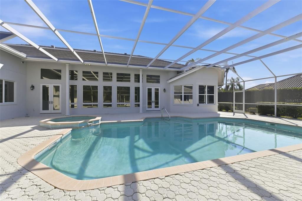 For Sale: $2,695,000 (5 beds, 6 baths, 7639 Square Feet)