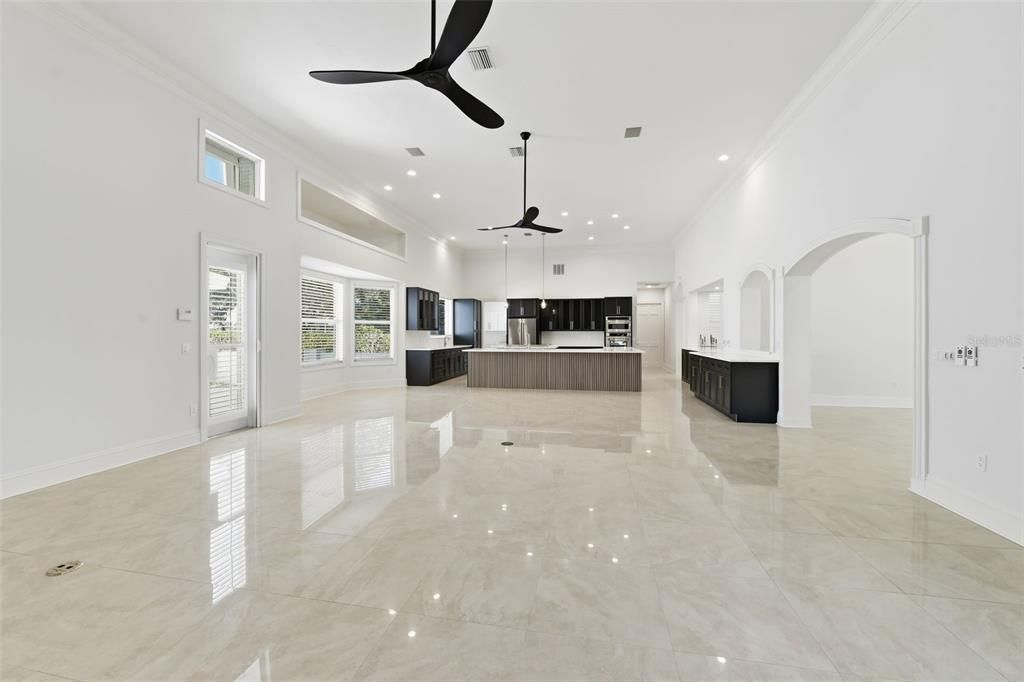 For Sale: $2,695,000 (5 beds, 6 baths, 7639 Square Feet)
