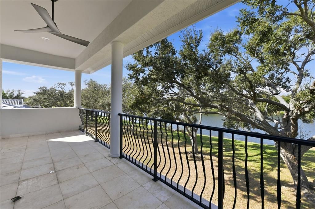 For Sale: $2,695,000 (5 beds, 6 baths, 7639 Square Feet)