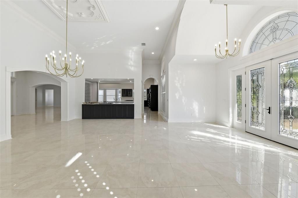 For Sale: $2,695,000 (5 beds, 6 baths, 7639 Square Feet)