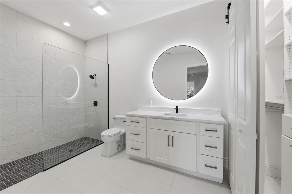For Sale: $2,695,000 (5 beds, 6 baths, 7639 Square Feet)