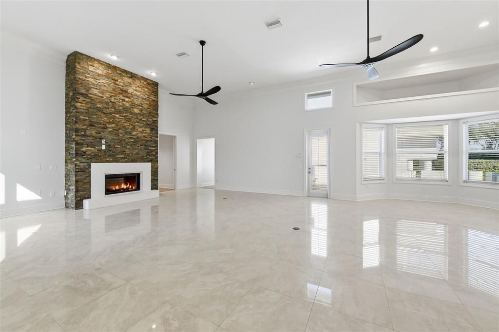 For Sale: $2,695,000 (5 beds, 6 baths, 7639 Square Feet)