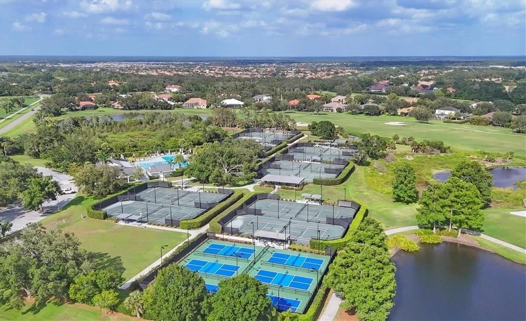 For Sale: $2,695,000 (5 beds, 6 baths, 7639 Square Feet)