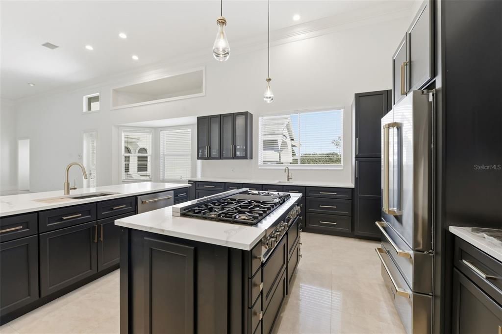 For Sale: $2,695,000 (5 beds, 6 baths, 7639 Square Feet)