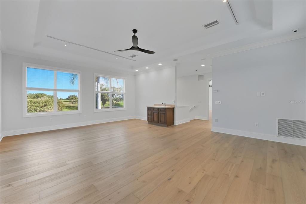 For Sale: $2,695,000 (5 beds, 6 baths, 7639 Square Feet)