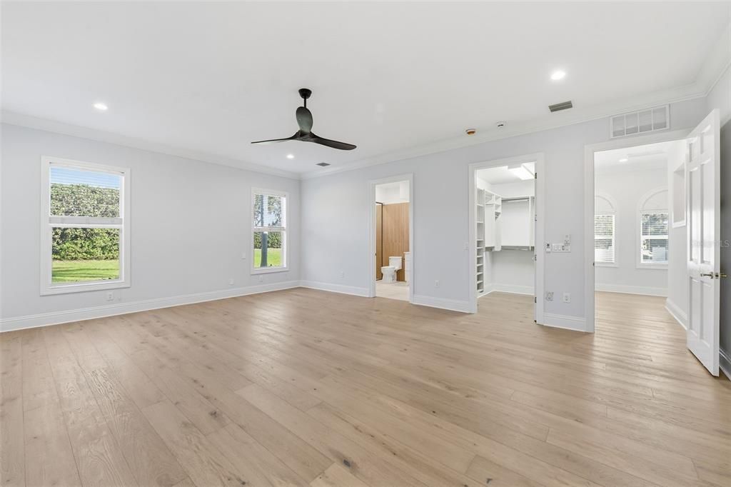 For Sale: $2,695,000 (5 beds, 6 baths, 7639 Square Feet)