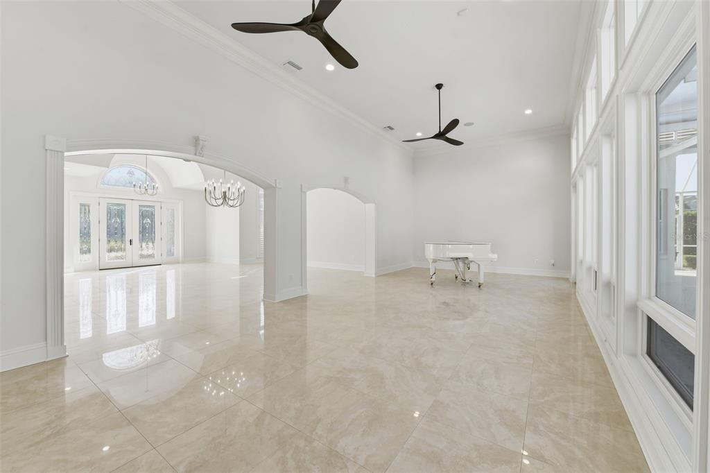 For Sale: $2,695,000 (5 beds, 6 baths, 7639 Square Feet)