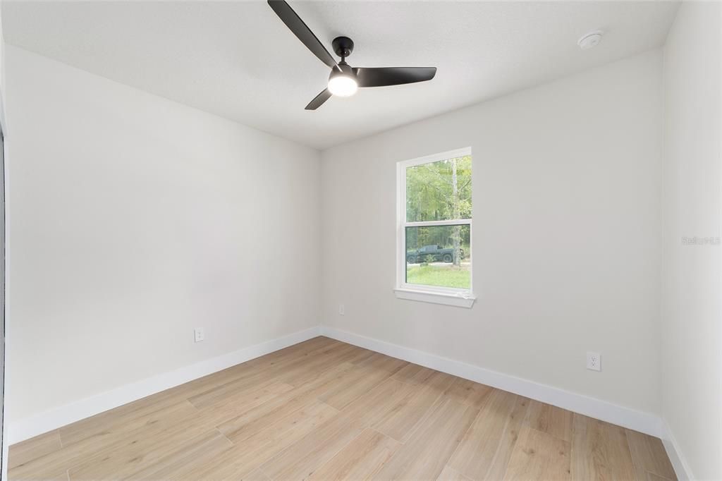 В аренду: $2,350 (4 спален, 2 ванн, 1571 Квадратных фут)