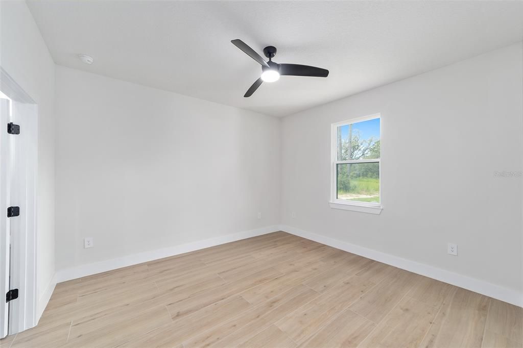 В аренду: $2,350 (4 спален, 2 ванн, 1571 Квадратных фут)