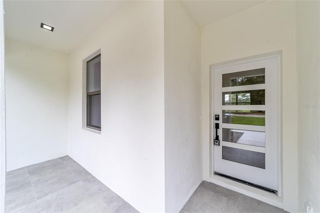В аренду: $2,350 (4 спален, 2 ванн, 1571 Квадратных фут)