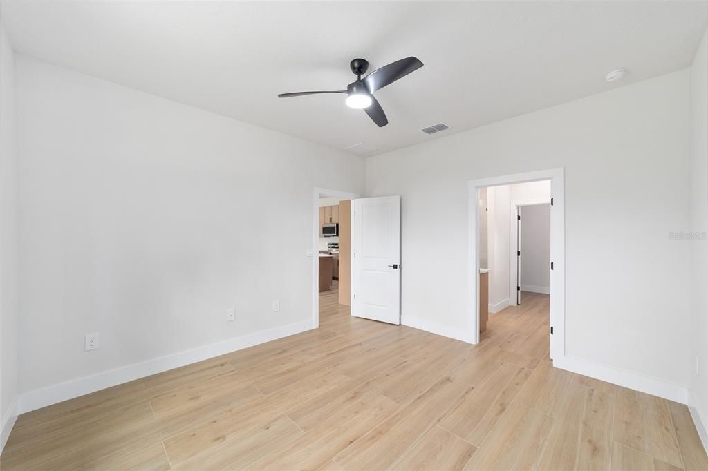 В аренду: $2,350 (4 спален, 2 ванн, 1571 Квадратных фут)