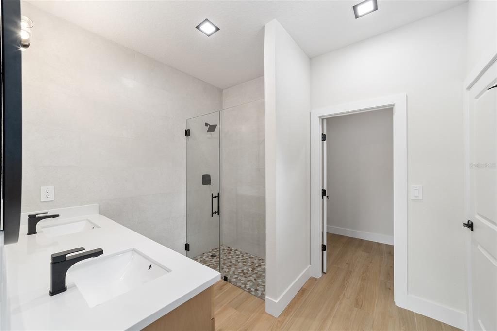 В аренду: $2,350 (4 спален, 2 ванн, 1571 Квадратных фут)