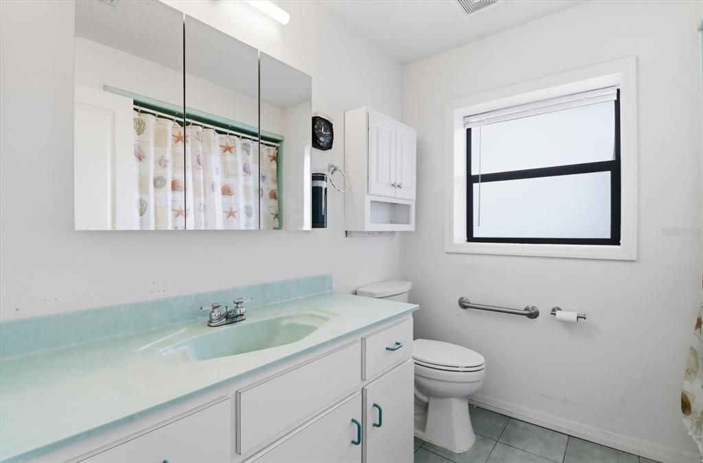Activo con contrato: $520,000 (4 camas, 2 baños, 2562 Pies cuadrados)
