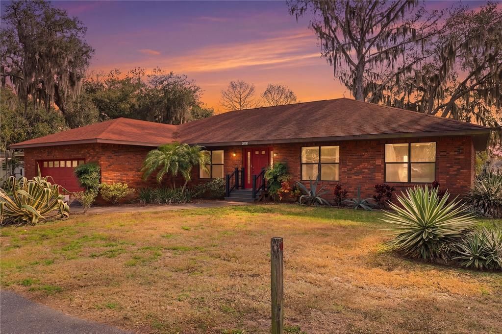 Activo con contrato: $520,000 (4 camas, 2 baños, 2562 Pies cuadrados)