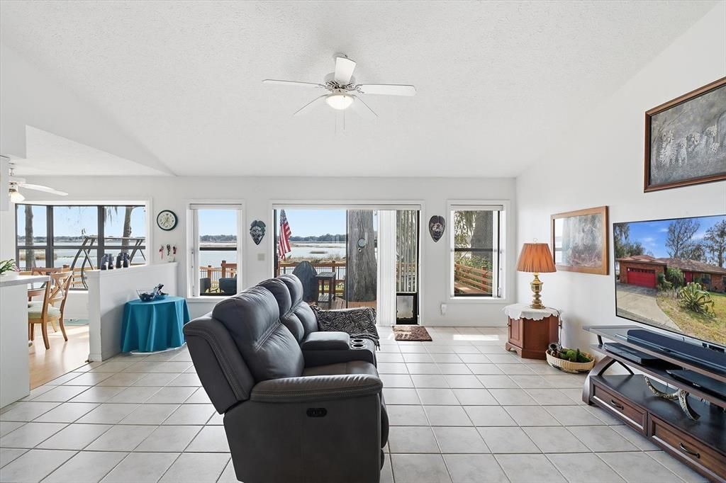 Activo con contrato: $520,000 (4 camas, 2 baños, 2562 Pies cuadrados)