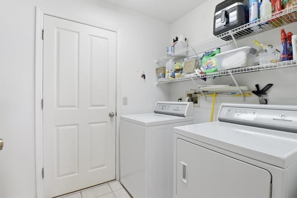Activo con contrato: $520,000 (4 camas, 2 baños, 2562 Pies cuadrados)