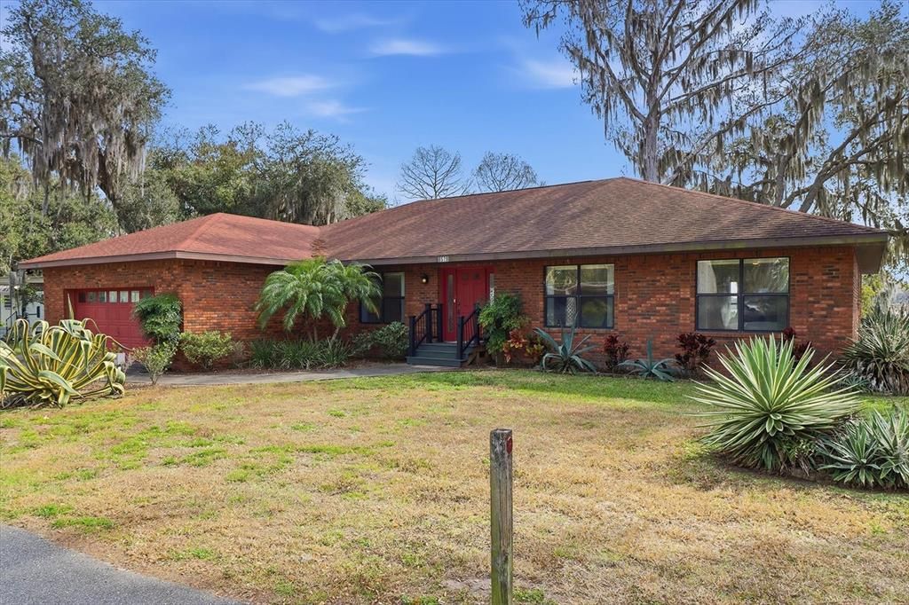 Activo con contrato: $520,000 (4 camas, 2 baños, 2562 Pies cuadrados)