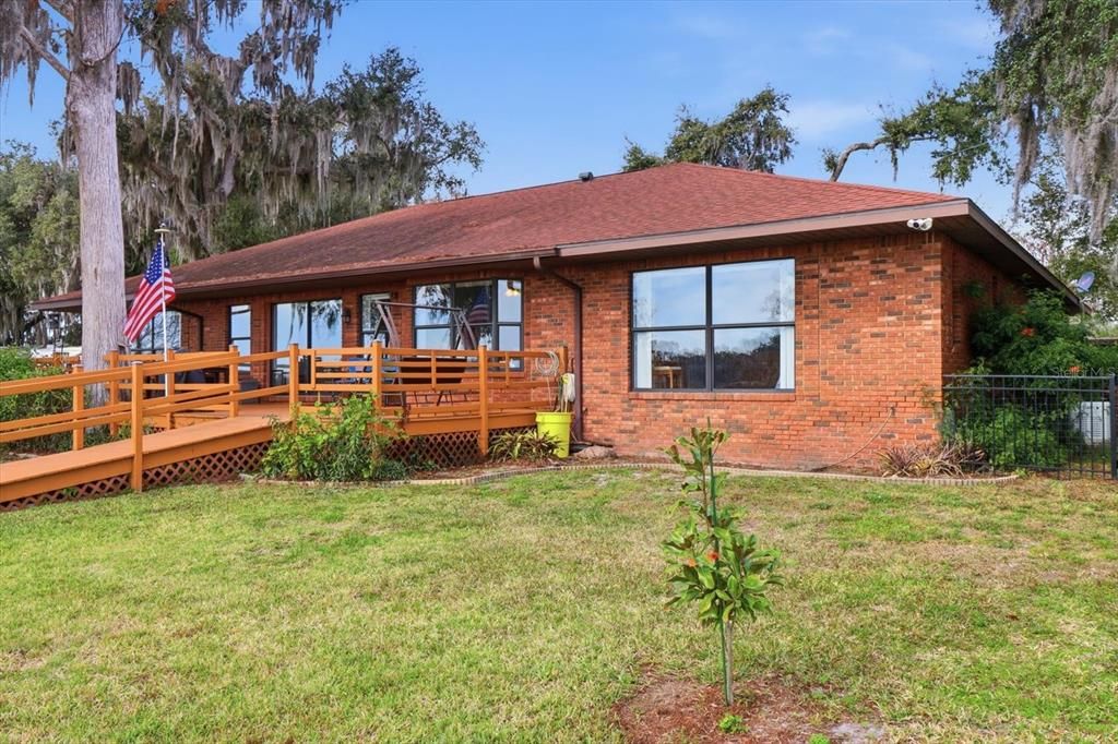 Activo con contrato: $520,000 (4 camas, 2 baños, 2562 Pies cuadrados)