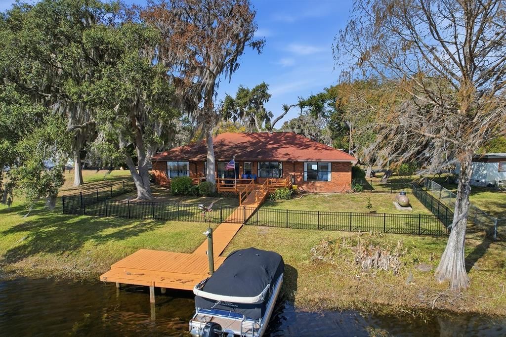 Activo con contrato: $520,000 (4 camas, 2 baños, 2562 Pies cuadrados)