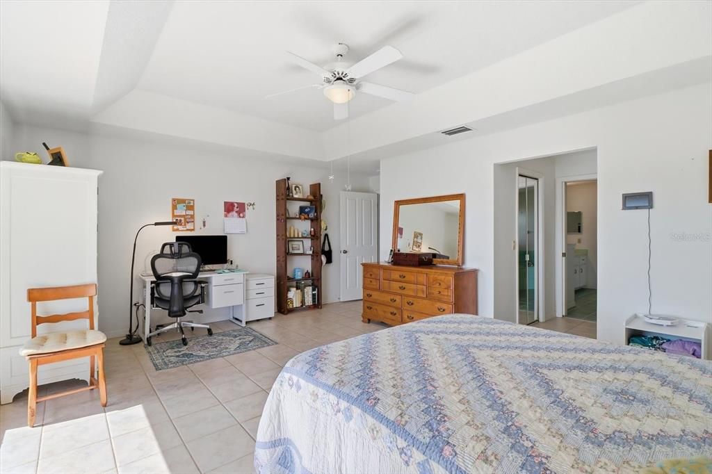 Activo con contrato: $520,000 (4 camas, 2 baños, 2562 Pies cuadrados)