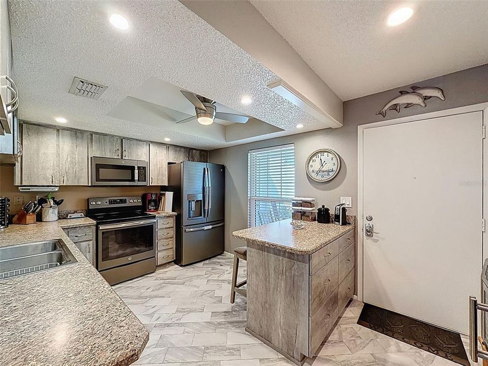 For Sale: $146,900 (2 beds, 2 baths, 1125 Square Feet)