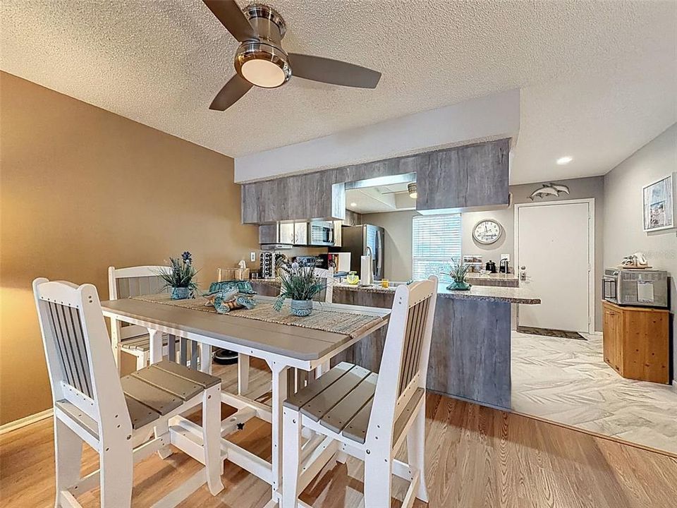 For Sale: $146,900 (2 beds, 2 baths, 1125 Square Feet)