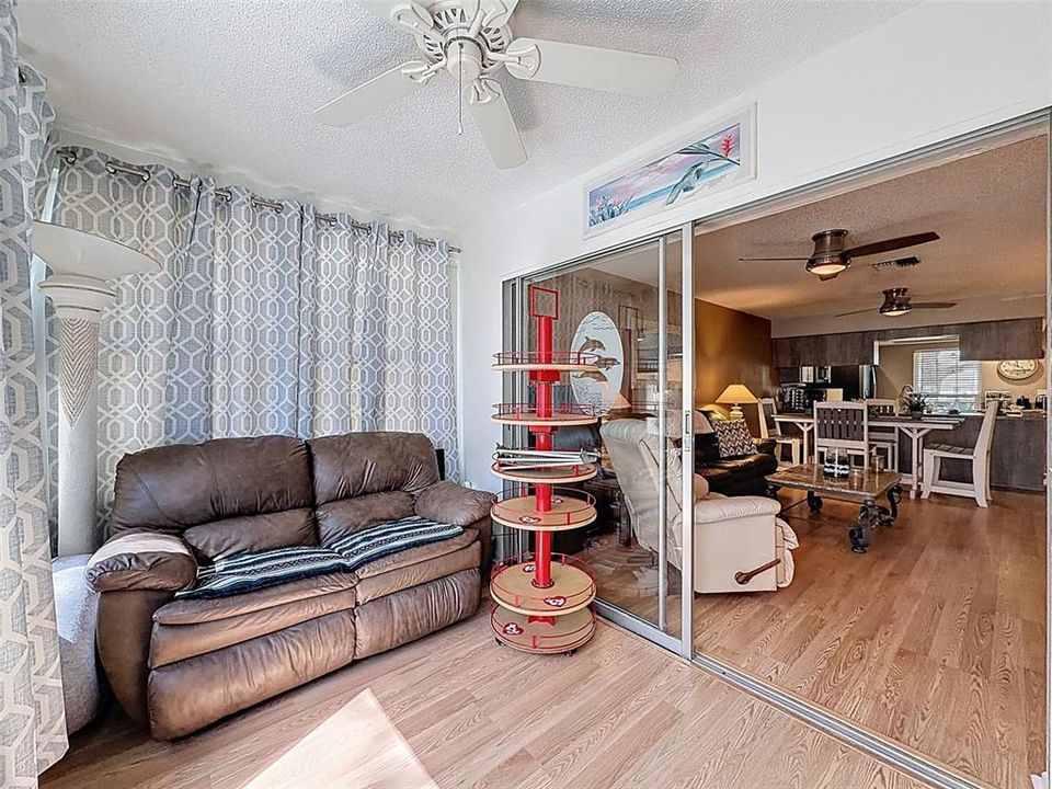 For Sale: $146,900 (2 beds, 2 baths, 1125 Square Feet)