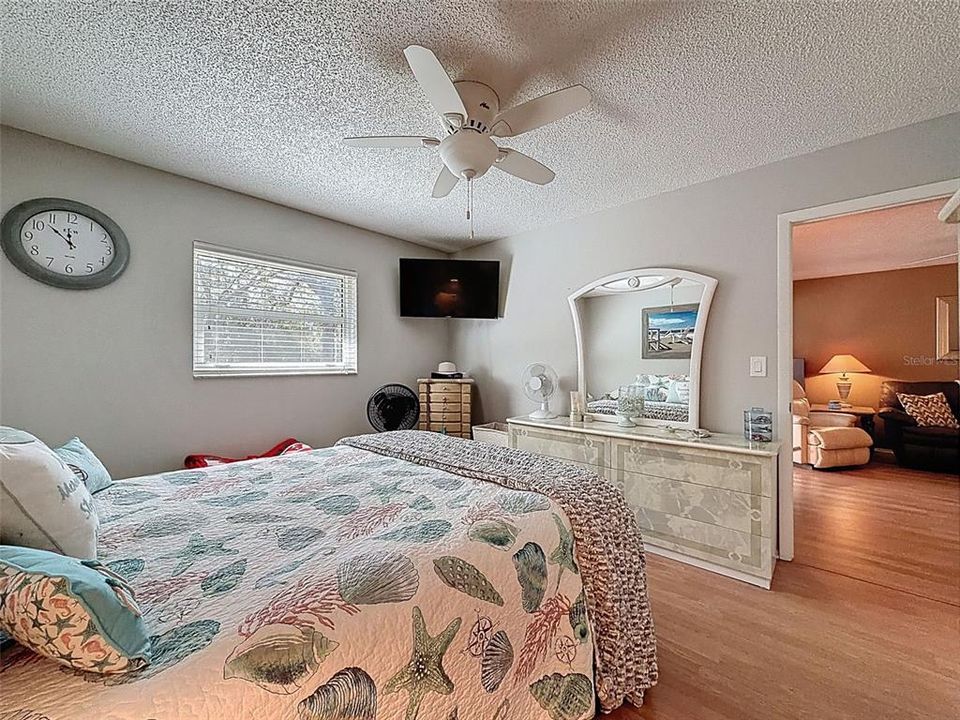 For Sale: $146,900 (2 beds, 2 baths, 1125 Square Feet)