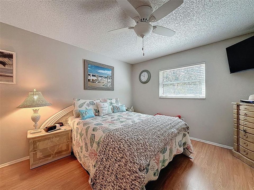 For Sale: $146,900 (2 beds, 2 baths, 1125 Square Feet)