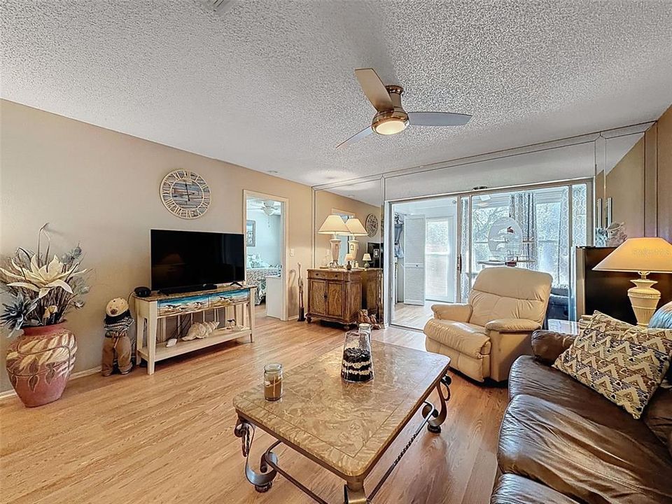 For Sale: $146,900 (2 beds, 2 baths, 1125 Square Feet)