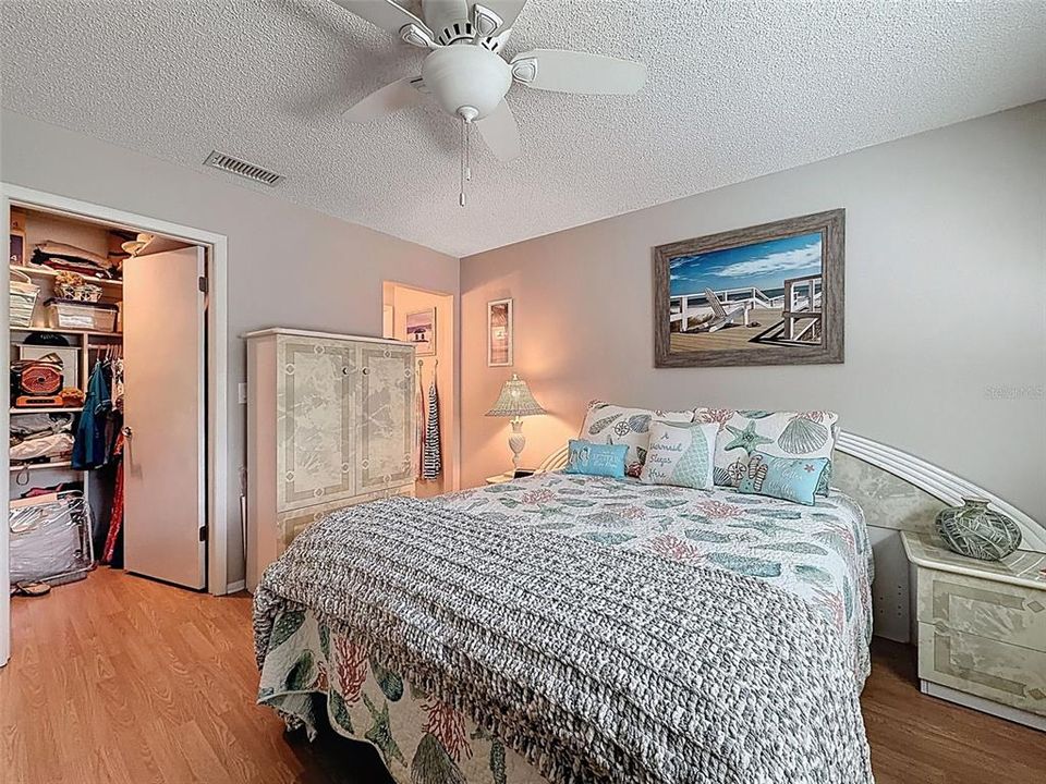 For Sale: $146,900 (2 beds, 2 baths, 1125 Square Feet)