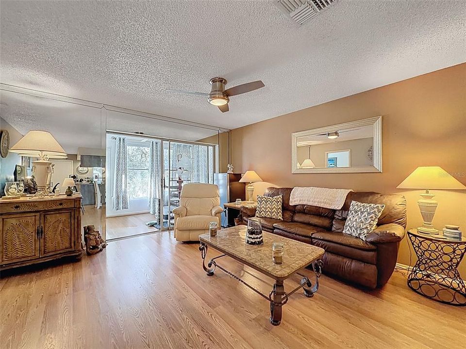 For Sale: $146,900 (2 beds, 2 baths, 1125 Square Feet)