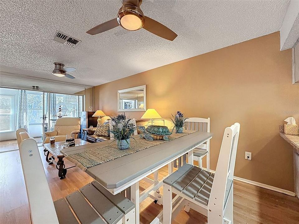 For Sale: $146,900 (2 beds, 2 baths, 1125 Square Feet)