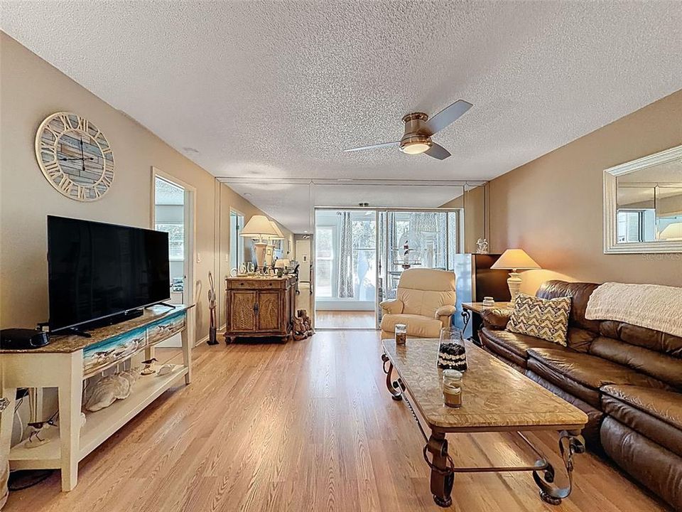 For Sale: $146,900 (2 beds, 2 baths, 1125 Square Feet)