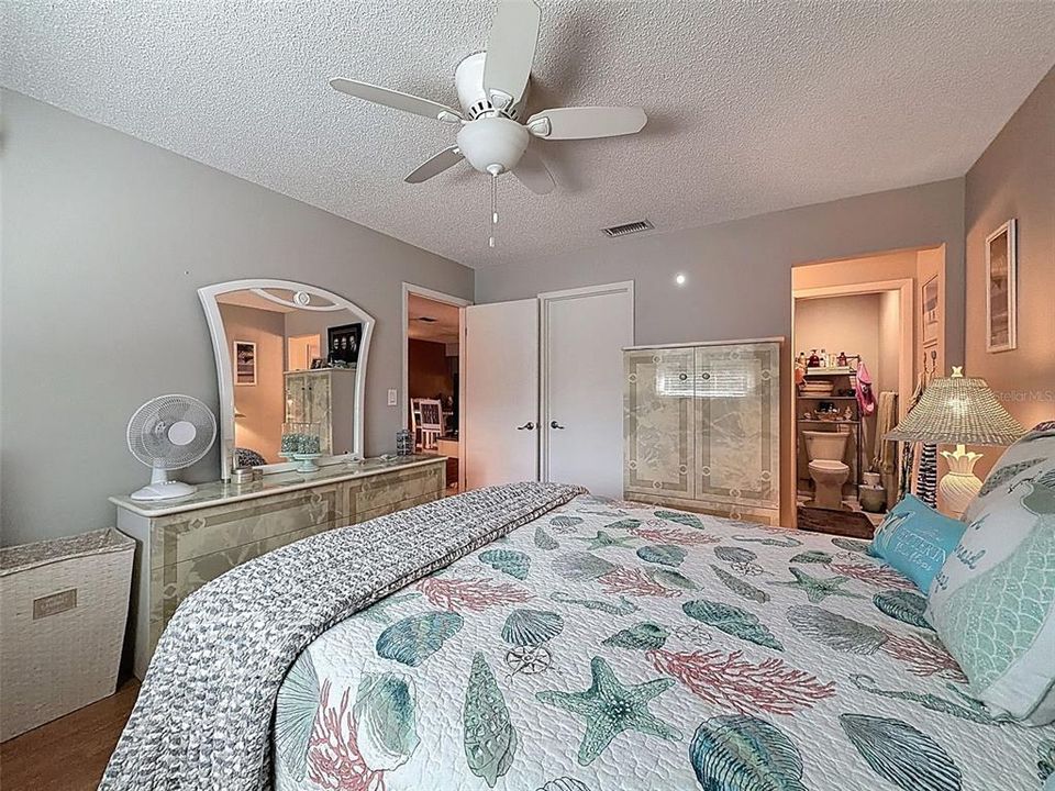 For Sale: $146,900 (2 beds, 2 baths, 1125 Square Feet)