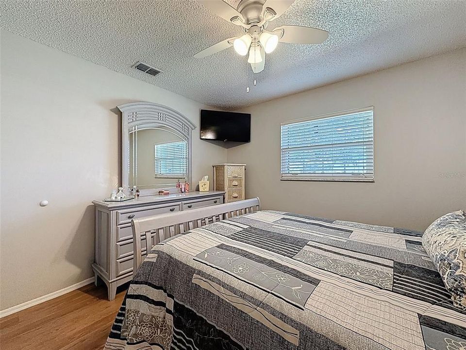 For Sale: $146,900 (2 beds, 2 baths, 1125 Square Feet)