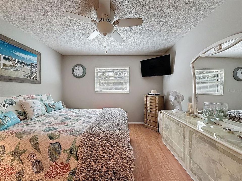 For Sale: $146,900 (2 beds, 2 baths, 1125 Square Feet)