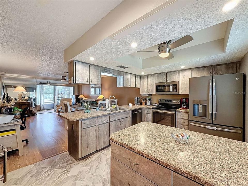 For Sale: $146,900 (2 beds, 2 baths, 1125 Square Feet)