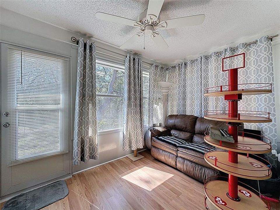 For Sale: $146,900 (2 beds, 2 baths, 1125 Square Feet)