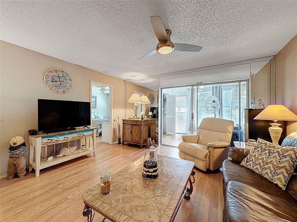 For Sale: $146,900 (2 beds, 2 baths, 1125 Square Feet)